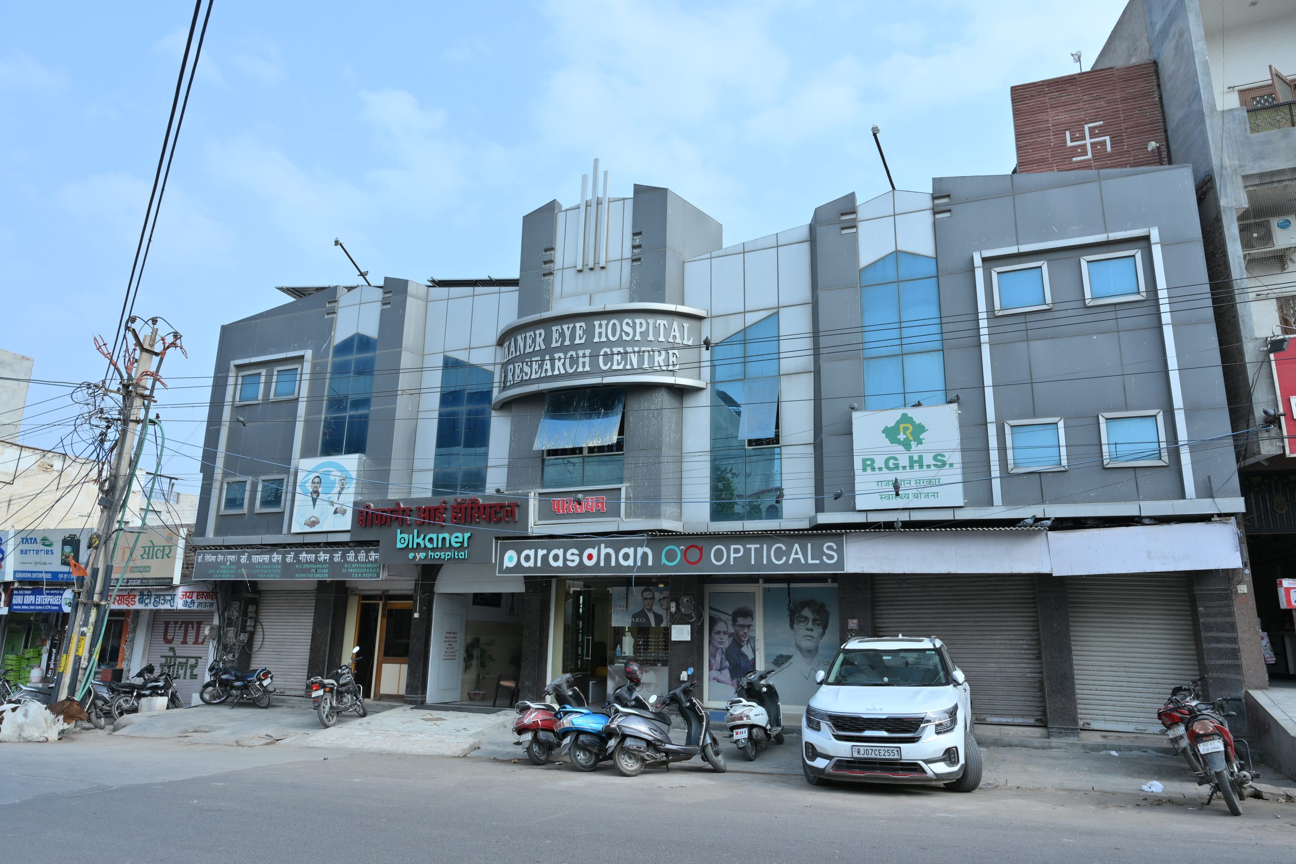 Experience the Clarity of Expert Eye Care.